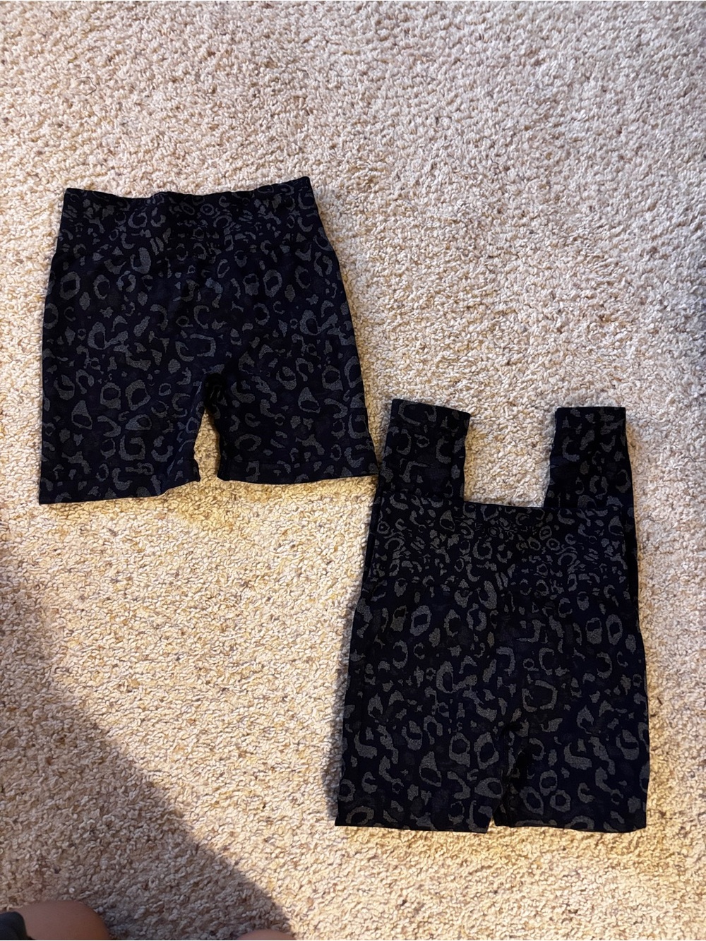 Women’s (M) Pack of black leopard leggings and biker shorts